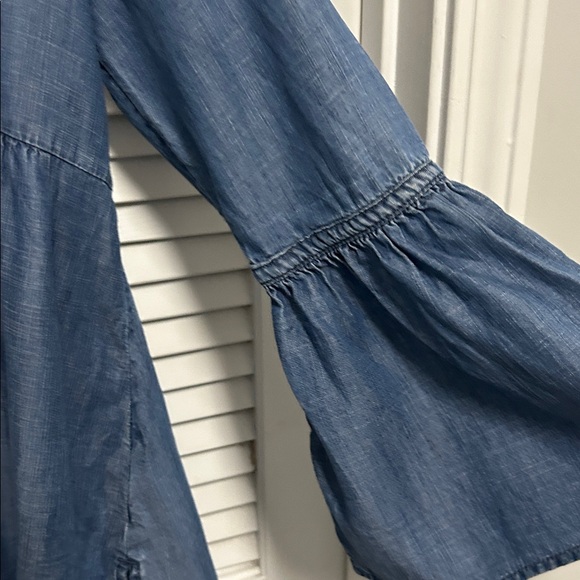 American Eagle Women's Blue Chambray Flowy Top with Bell Sleeves - Picture 4 of 5